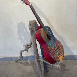 מעמד שורשים לגיטרה - גליה יקים הרוש